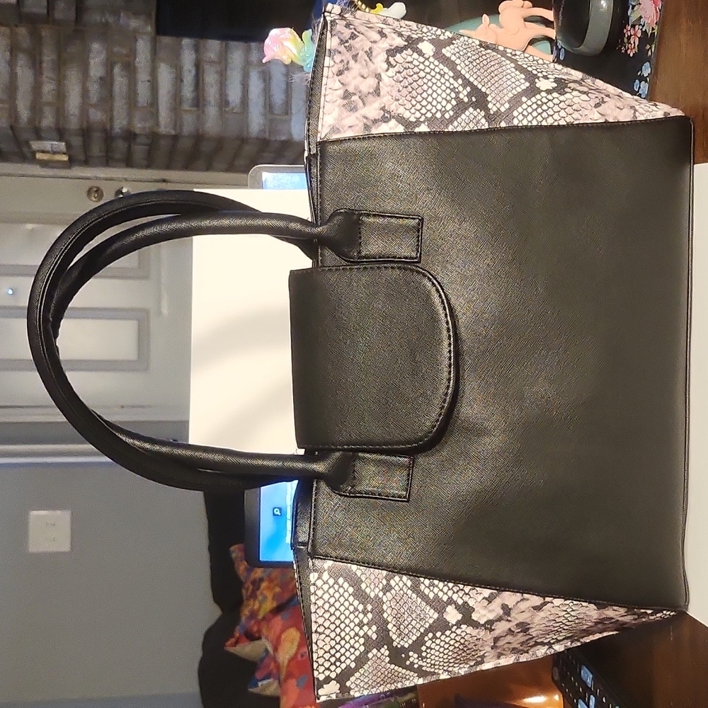 Andrea Faux snake skin hand bag